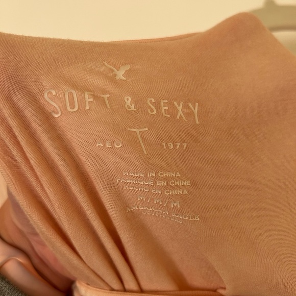 Soft and flowy American eagle top - Picture 3 of 3